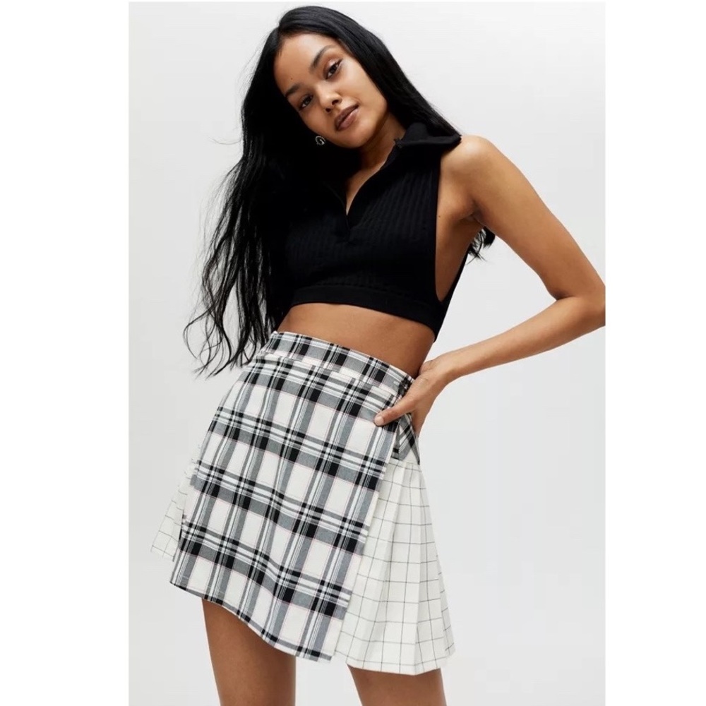 UO Patterned Pleated Mini Skirt